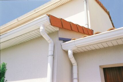 How and When To Repair or Replace Roof Fascia Board Which Is Damaged