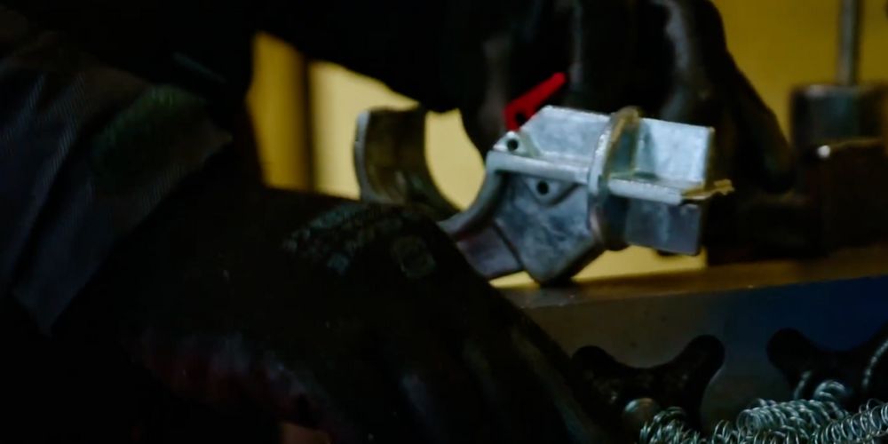 scaffold braces inserting trigger pin