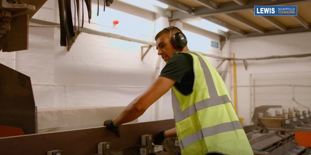 clamping toe-board planks 1